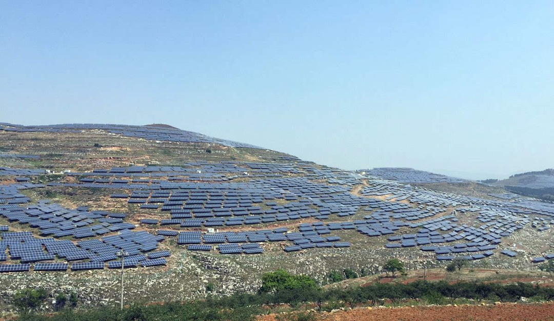 說光用光：建設光伏發(fā)電站，荒山變成“能源山”