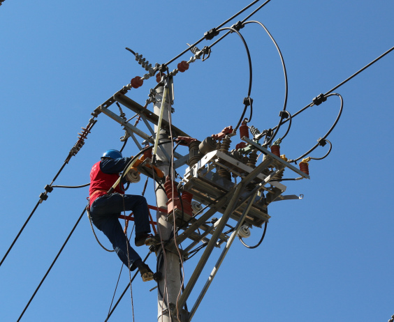 國網伊犁供電公司“電醫(yī)生”急診農戶用電癥結