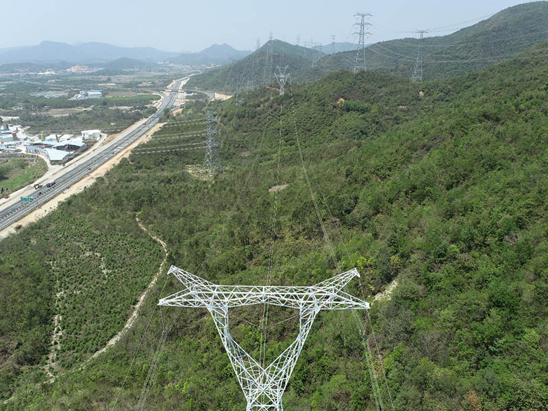 蓮花山脈鐵軍情——中國(guó)安能二局惠州220千伏白盆珠輸變電線路工程全線貫通小記