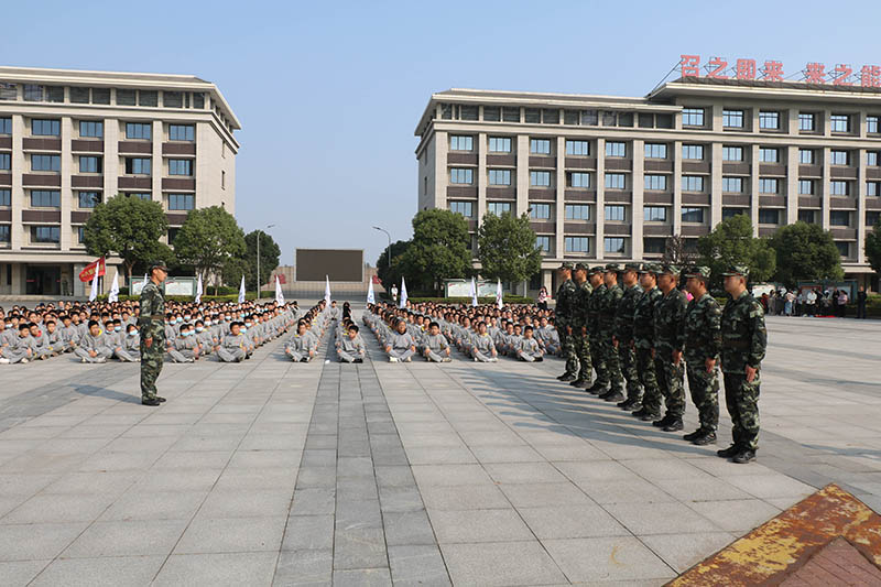 500名師生走進(jìn)中國安能二局常州分公司開展“軍事體驗(yàn)日”活動(dòng)