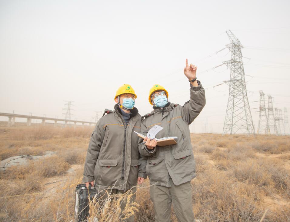 鄂爾多斯供電公司：迎戰(zhàn)大風天氣 “三位一體”巡視忙