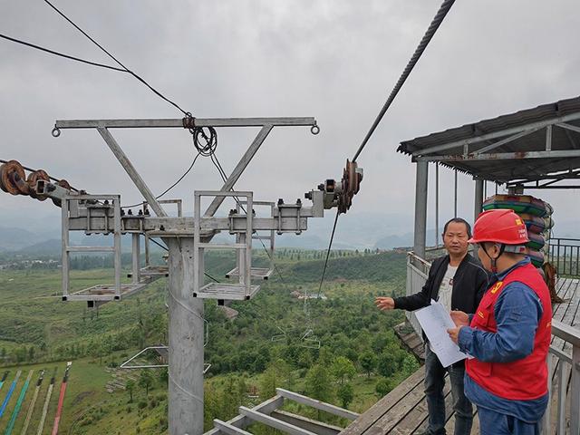 貴州興義供電局優(yōu)質(zhì)供電服務(wù)護航旅游業(yè)“升溫”