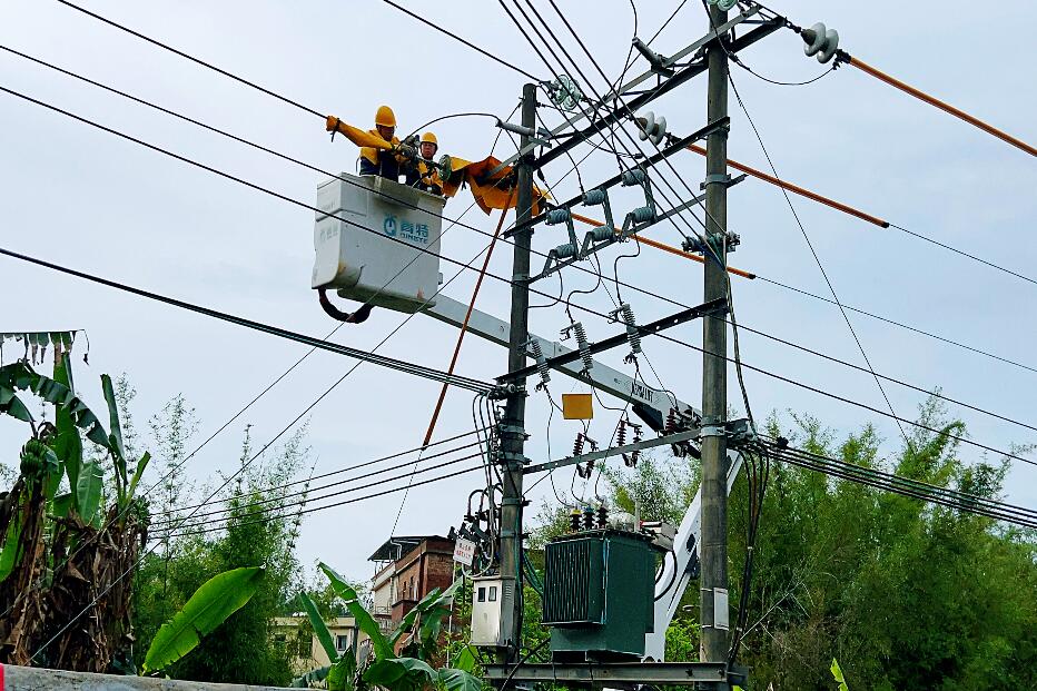 粵桂黔受暴雨影響用戶(hù)超九成恢復(fù)供電