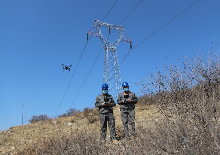 無人機“智能把脈”為電網春檢“添翼”