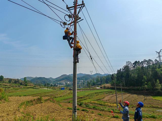 貴州興仁供電局提前規(guī)劃農網升級改造 保障五一期間高峰用電輸出