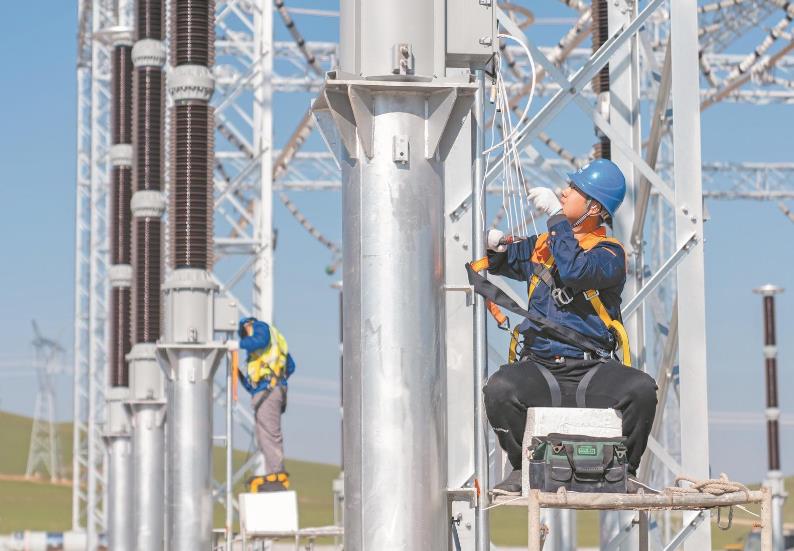 蒙東錫盟江蘇能源烏拉蓋電廠、華電白音華金山電廠500千伏送出工程全線貫通