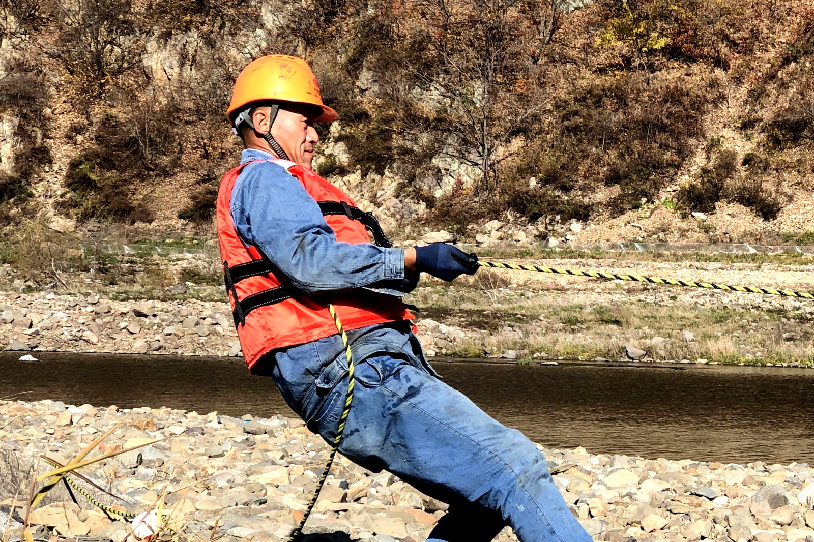 國(guó)電電力和禹水電汛后大壩檢查筑牢安全防線(xiàn)