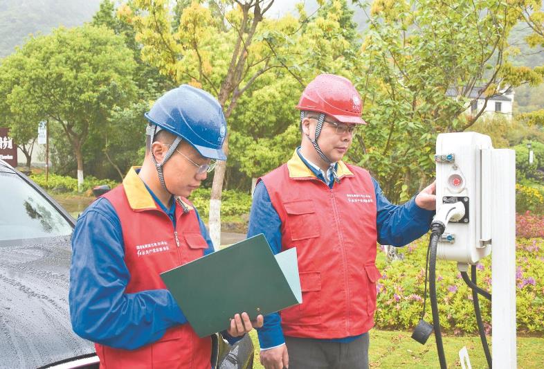 陳鳴：“空心村”變“開(kāi)心村”，供電服務(wù)總相伴