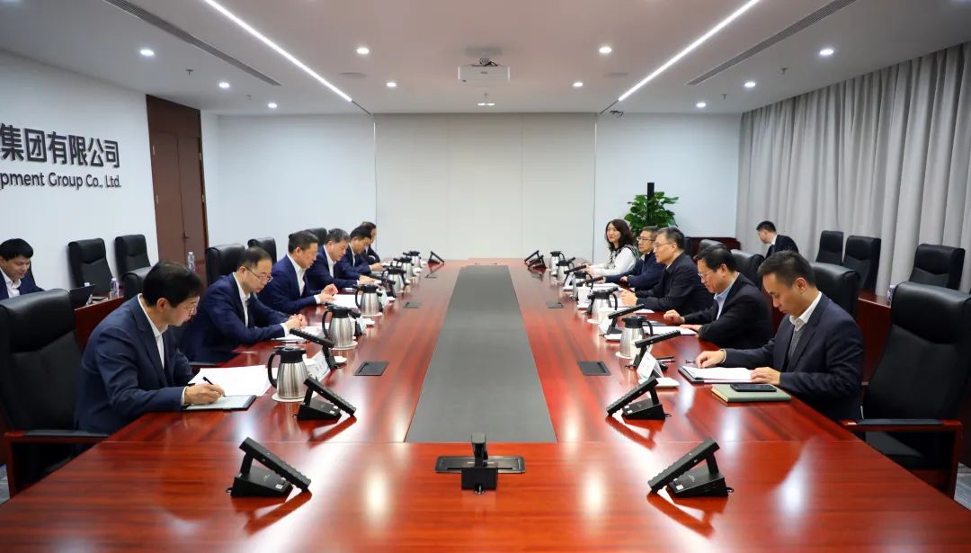 中國電氣裝備董事長李洪鳳、總經(jīng)理周群會見佛山市委書記唐屹峰