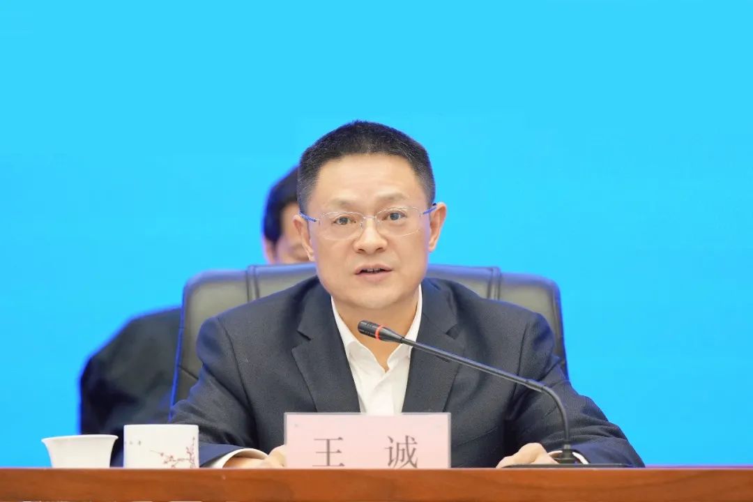 這一新成立能源集團，董事長、總經(jīng)理亮相